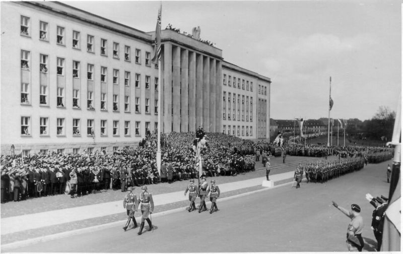 Datei:Generalkommando Rk-Tag 1937.jpg