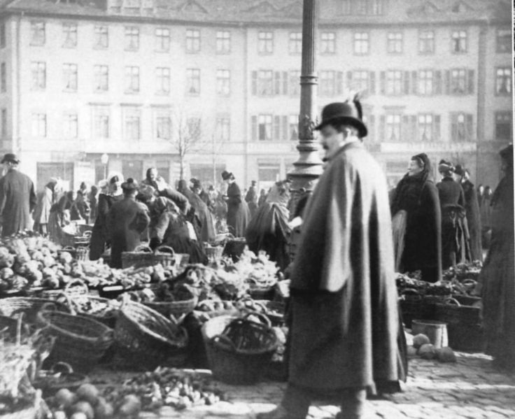 Datei:A10 oben Markt auf dem Königsplatz um 1890.jpg