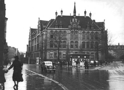B9 oben Königstor - Schule und Tankstelle 1939.jpg